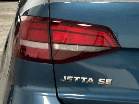 Used 2017 Volkswagen Jetta SE FWD image 34