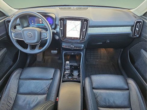 Certified 2023 Volvo XC40 B5 Plus w/ Protection Package Premier image 18