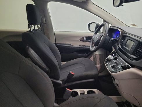 Used 2017 Chrysler Pacifica LX FWD image 21