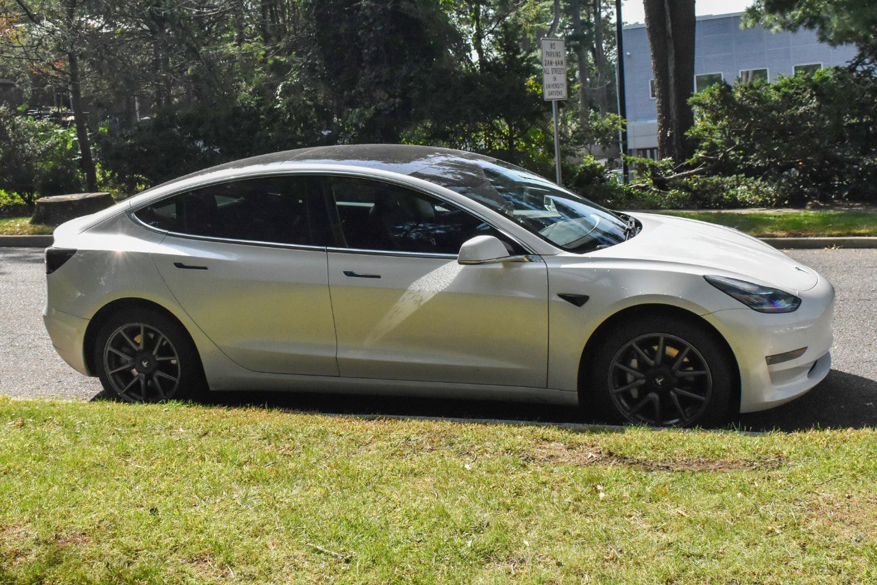 Used 2020 Tesla Model 3 Standard Range Plus RWD image 9