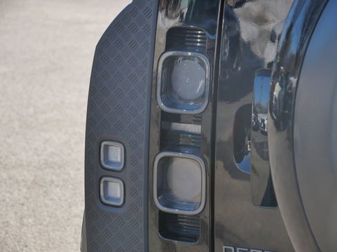 Used 2024 Land Rover Defender 110 Carpathian Edition image 9