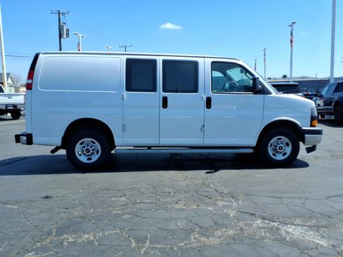 Used 2024 GMC Savana 2500 w/ Driver Convenience Package RWD image 4