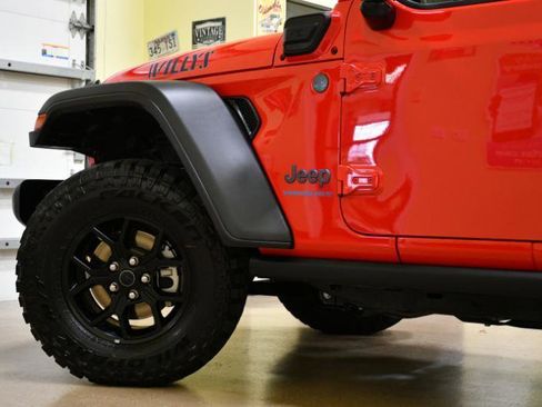 Used 2025 Jeep Wrangler Sport S image 13