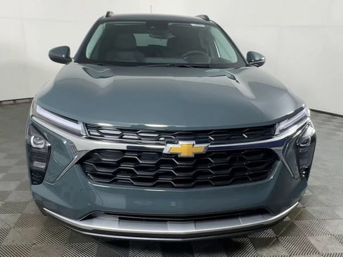 New 2026 Chevrolet Trax LT w/ LT Convenience Package FWD image 3