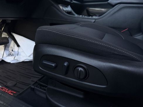 Certified 2023 GMC Acadia SLE w/ Driver Convenience Package image 16