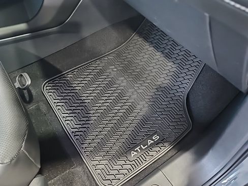 New 2026 Volkswagen Atlas SE image 14