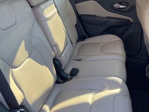 Used 2016 Jeep Cherokee Limited FWD image 12