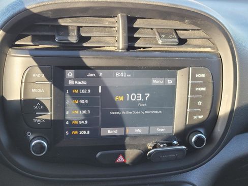 Used 2020 Kia Soul LX image 11