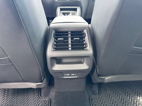Certified 2025 Volkswagen Tiguan SE AWD/4WD image 37