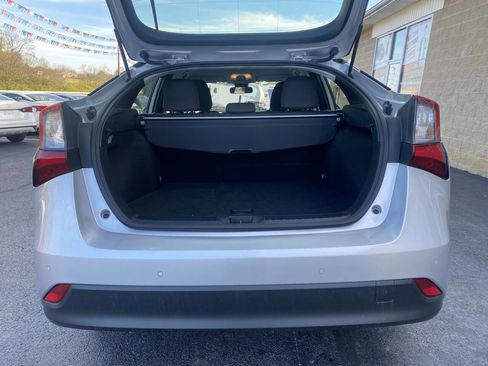 Used 2022 Toyota Prius LE image 7