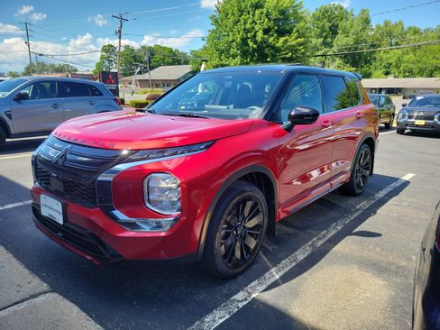 New 2026 Mitsubishi Outlander AWD image 3