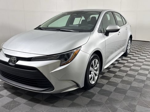 Used 2025 Toyota Corolla LE FWD image 1