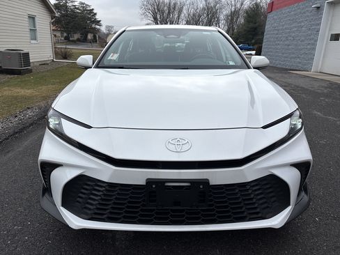 Used 2025 Toyota Camry SE image 9