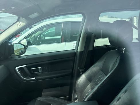 Used 2019 Land Rover Discovery Sport HSE image 4