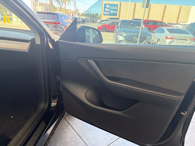 Used 2021 Tesla Model Y Long Range AWD/4WD image 14