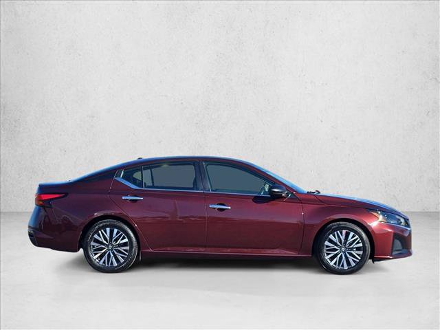 Used 2025 Nissan Altima 2.5 SV FWD image 4