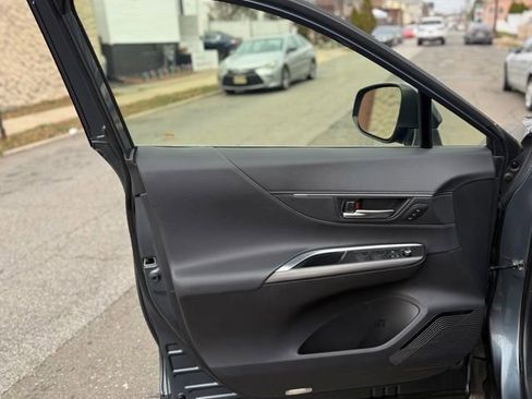 Used 2021 Toyota Venza XLE w/ Activity Package (TMS) image 16