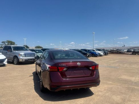 Certified 2024 Nissan Altima 2.5 SV FWD image 16