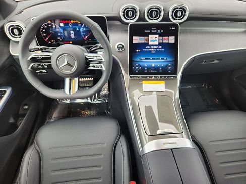 Used 2025 Mercedes-Benz GLC 300 4MATIC image 25
