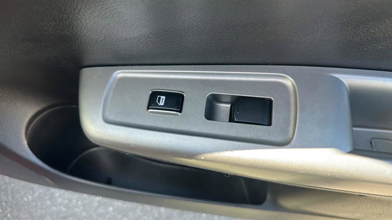 Used 2010 Subaru Impreza 2.5i AWD/4WD image 38