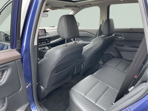 Used 2021 Nissan Rogue SV w/ Premium Package image 16