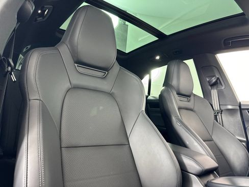 Certified 2025 Porsche Macan 4 Electric AWD/4WD image 17