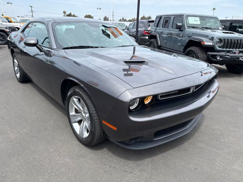 Used 2022 Dodge Challenger SXT RWD image 7