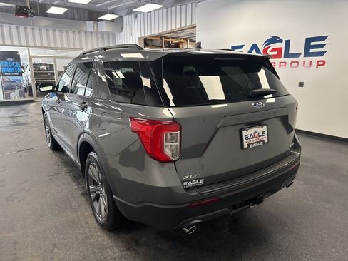 Used 2022 Ford Explorer XLT w/ Equipment Group 202A image 8