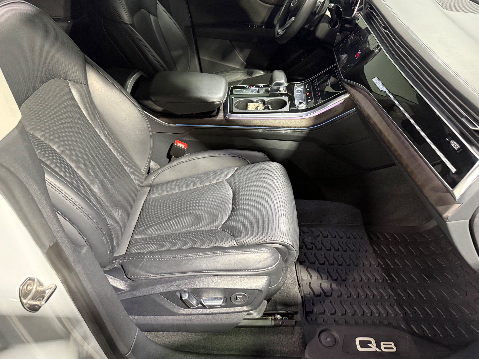 Used 2019 Audi Q8 Prestige w/ Luxury Package AWD/4WD image 51