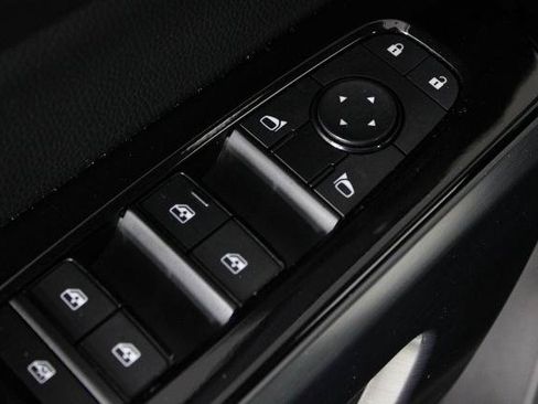 Certified 2024 Nissan Pathfinder SL FWD image 24