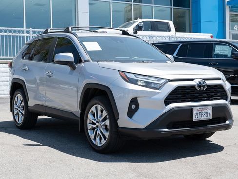 Used 2022 Toyota RAV4 XLE Premium FWD image 2