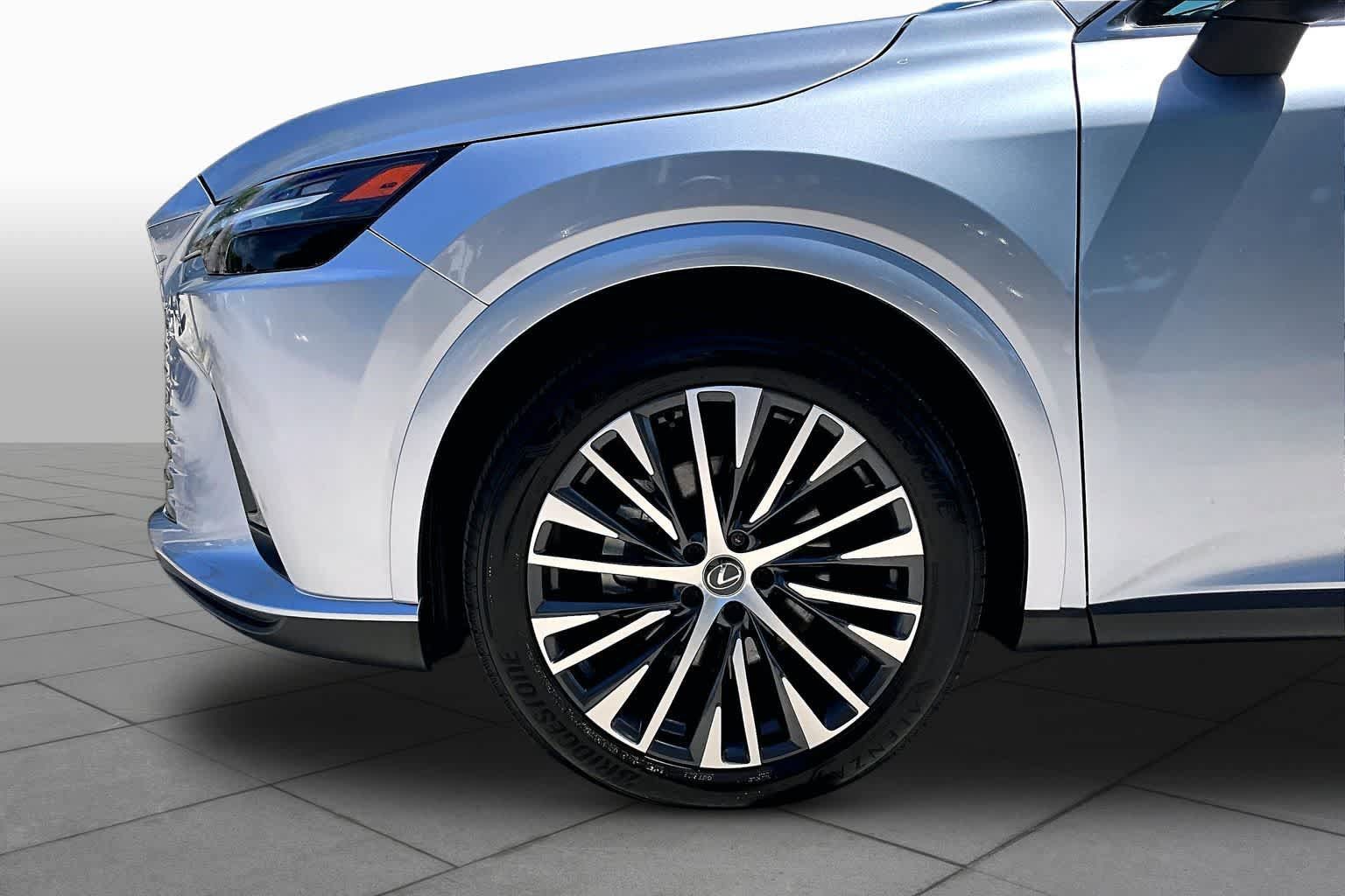 Used 2025 Lexus RX 350 FWD image 11