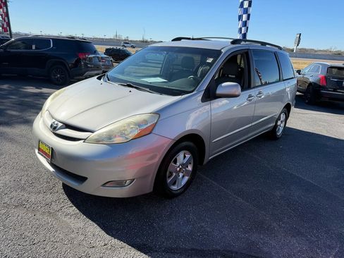 Used 2006 Toyota Sienna XLE image 1