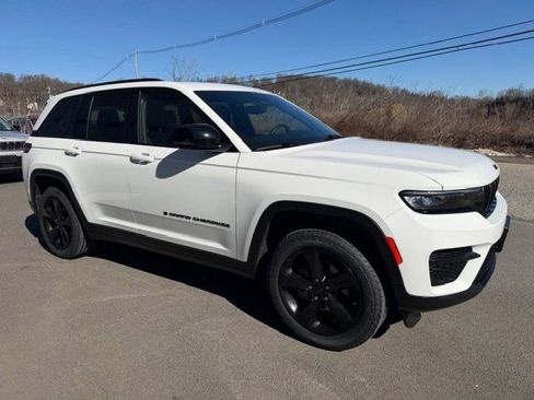 Certified 2022 Jeep Grand Cherokee Altitude image 4