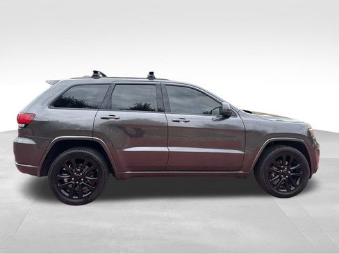 Used 2018 Jeep Grand Cherokee Altitude AWD/4WD image 10