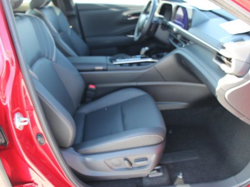 Used 2025 Toyota Crown Signia image 22