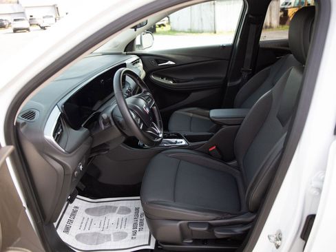 Used 2025 Buick Encore GX Preferred AWD/4WD image 2