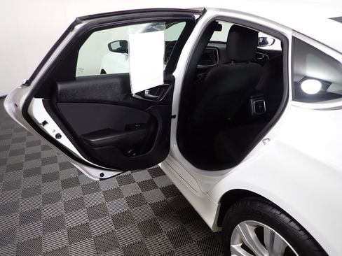 Used 2015 Chrysler 200 Limited w/ Convenience Group FWD image 39