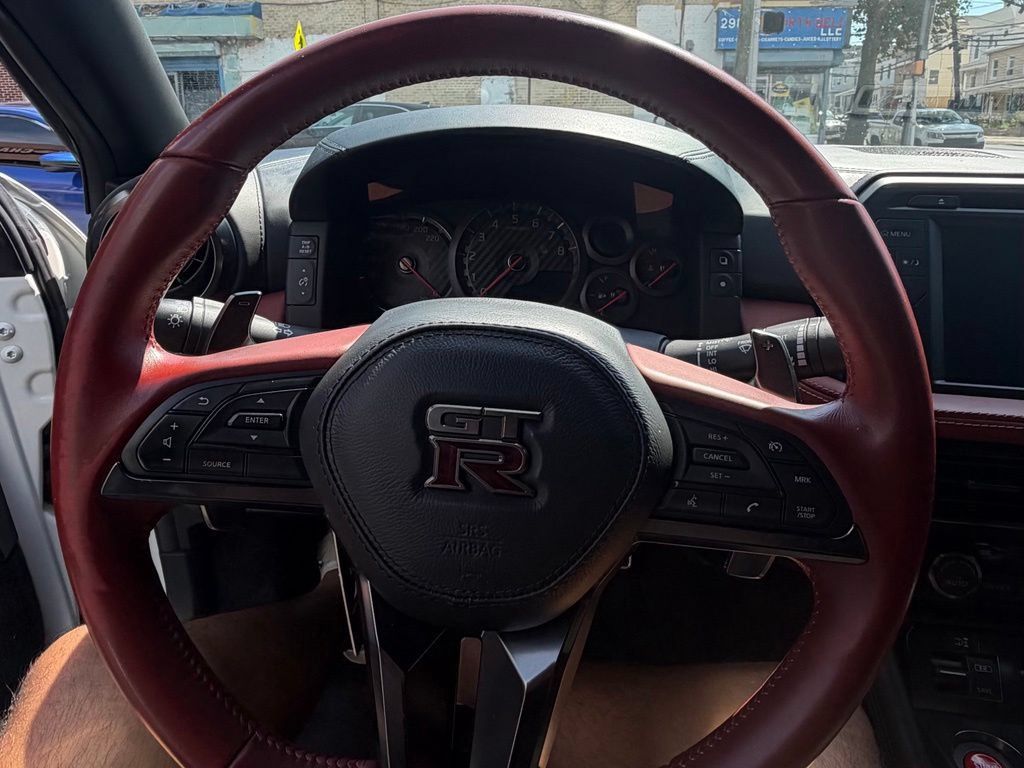 Used 2019 Nissan GT-R Premium w/ Premium Interior Package AWD/4WD image 18