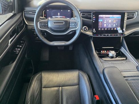 Used 2024 Jeep Wagoneer L Series II RWD image 12