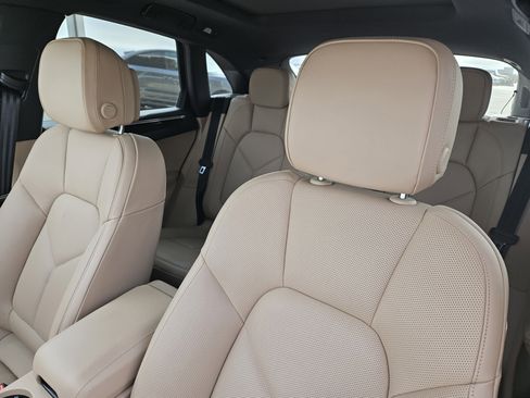 Certified 2026 Porsche Macan image 6