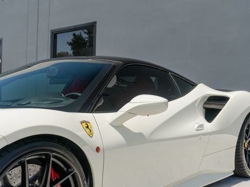 Used 2018 Ferrari 488 GTB RWD image 28