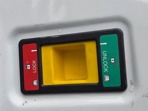 Certified 2023 Ford Transit 250 Medium Roof AWD image 4