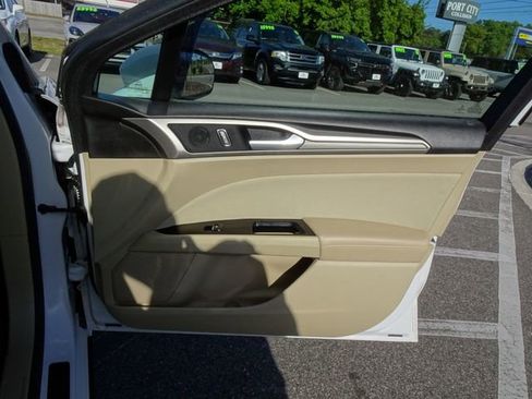 Used 2015 Ford Fusion SE image 17