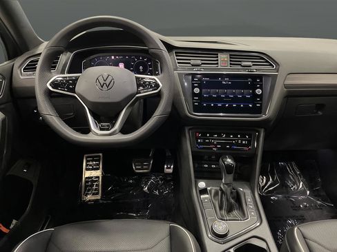 Used 2024 Volkswagen Tiguan SEL R-Line image 5