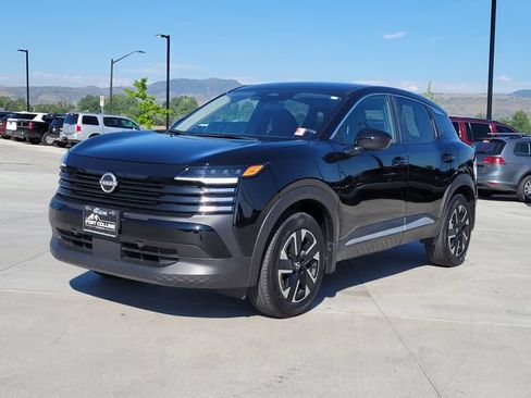 Used 2025 Nissan Kicks SV AWD/4WD image 1