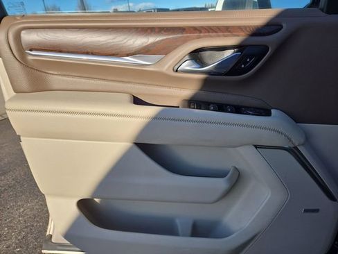 Used 2021 GMC Yukon XL Denali w/ Denali Premium Package image 14
