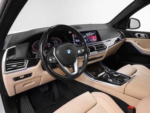 Used 2019 BMW X5 xDrive40i w/ Premium Package 2 AWD/4WD image 4
