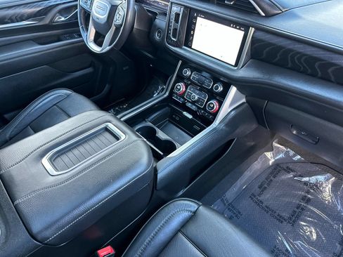 Used 2023 GMC Yukon XL Denali AWD/4WD image 18