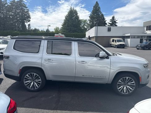 Used 2022 Jeep Grand Wagoneer Series III AWD/4WD image 4